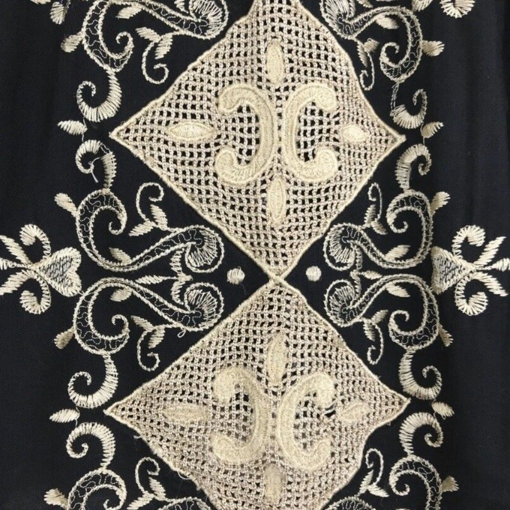 Gorgeous Lucky Brand Mini Black Embroidered Pull-On Skirt - Size Medium - Picture 5 of 6